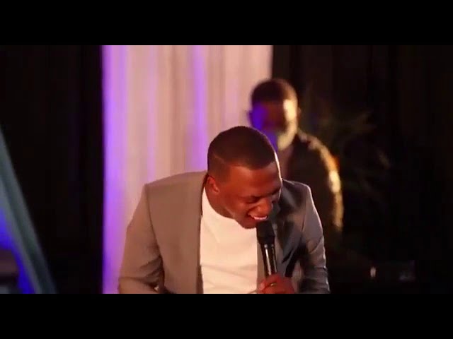 Dumi Mkokstad – Sidlula Ezintweni Ezinzima