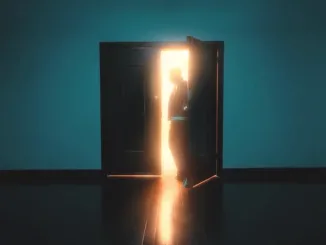 Lloyiso – Fragile Things Mposa.Co.Za